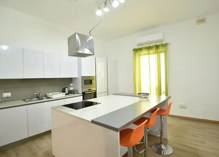 Xl Seafront In Sliema