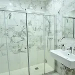 Xl Seafront In Apartamento