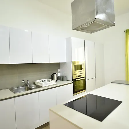 Apartment Xl Seafront Home 4Br 2Bath In Sliema