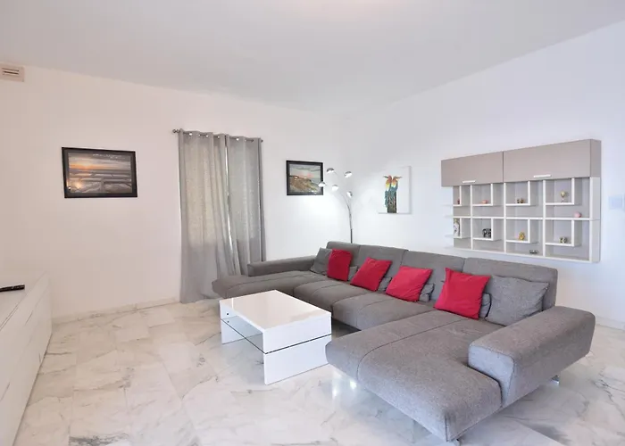 Apartment Xl Seafront In Sliema